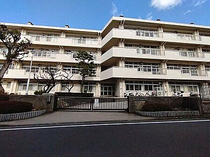 横浜市立今宿中学校 867m