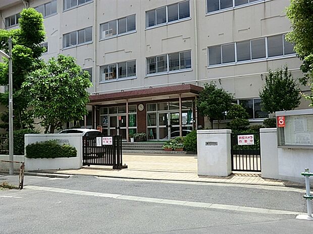 葛飾区立新宿中学校(約423m)