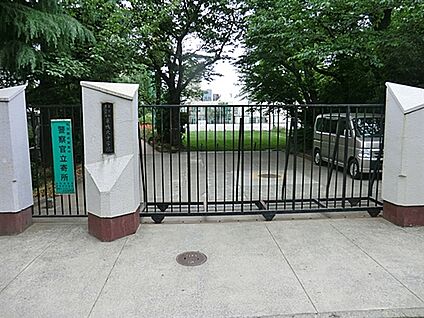 豊島区立巣鴨北中学校 1521m