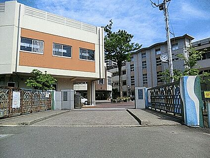 さいたま市立与野東中学校 536m