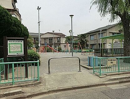 堀切赤門児童遊園 577m