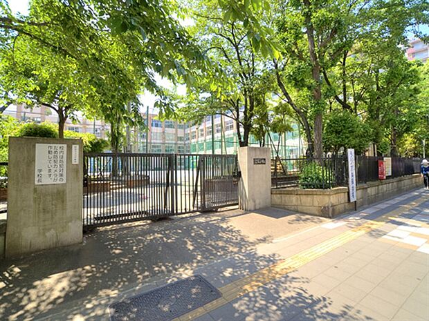 荒川区立尾久小学校(約450m)