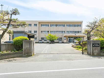 茅ヶ崎市立第一中学校 1609m