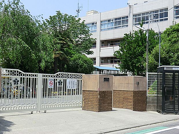 さいたま市立東大成小学校(約1,034m)