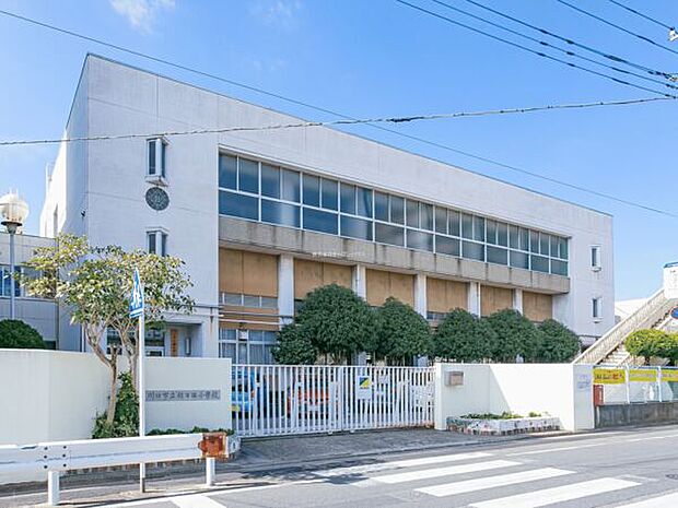 川口市立朝日西小学校(約667m)