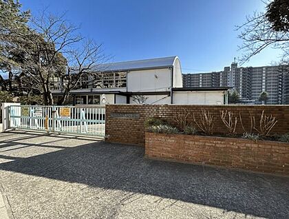 船橋市立南本町小学校 758m