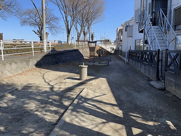 館児童遊園地(約779m)