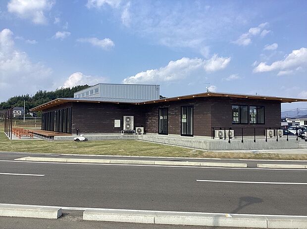 交流センター(約170m)