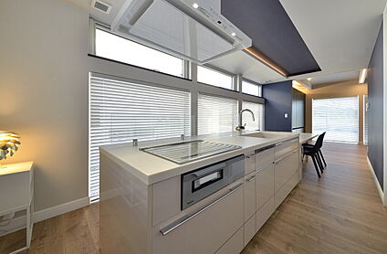 開放的なアイランドキッチン