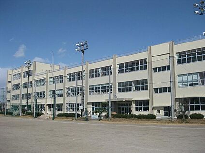 宇都宮市立新田中学校 1060m(徒歩14分)