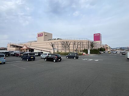 イオン江釣子店 610m