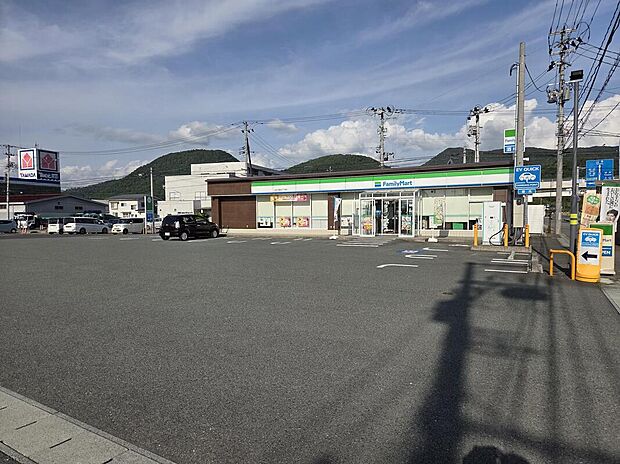 ファミリーマート山形大野目三丁目店(約590m)