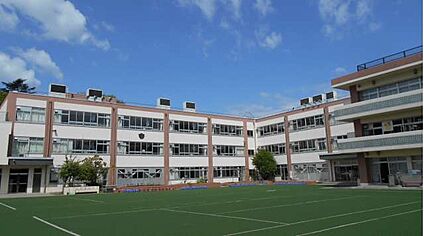 板橋区立桜川小学校 352m