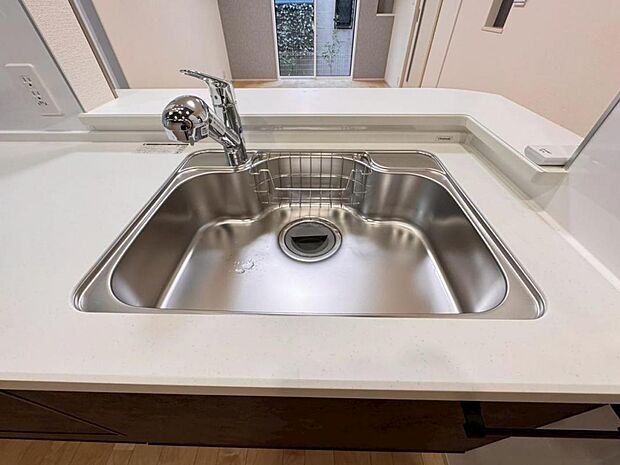 【浄水器一体型水栓】「浄水器一体型水栓」ですので、すぐに調理に使用できます。ミネラルウォーターを購入しなくて済むため人気を集めています。