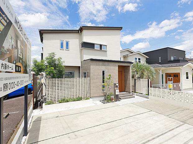 【駐車場3台】広々とした駐車場。