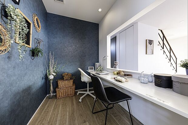 【書斎カウンター】LDKを見渡すことができる。テレワークと家事の強い味方。