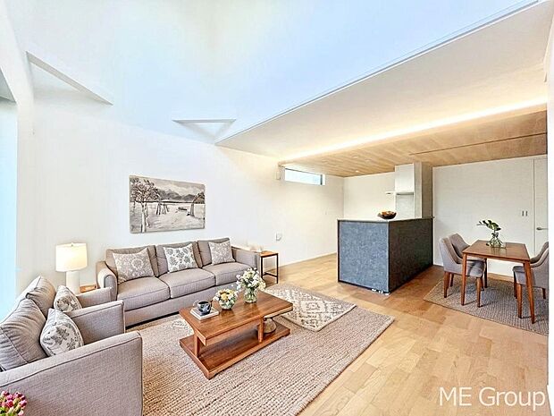 ~Living~ 家族の会話や笑顔が行き交うリビングです。大きなソファやダイニングテーブルでゆったり食事をしたりくつろぎたい♪そんな夢が叶えられる空間です!※家具はCGです