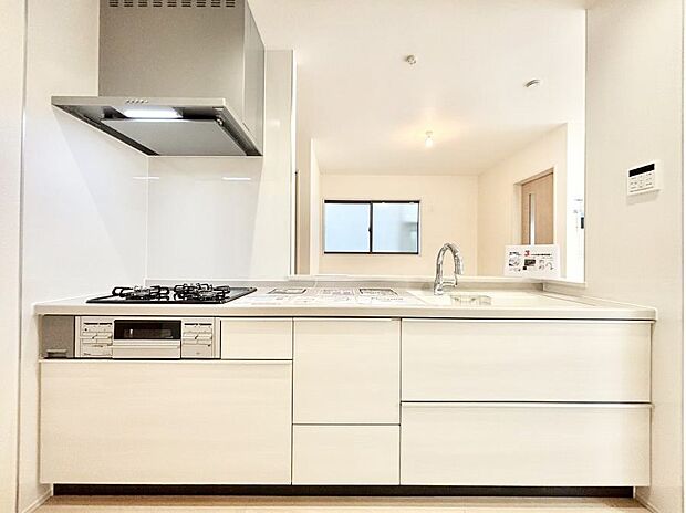 ~Kitchen~ 広くて使いやすいキッチンなら家族でいっしょに料理をつくったり、後片付けも手間なくできちゃいます♪収納もたっぷりあるので、いつもすっきりと清潔な印象を保てます。