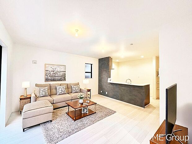 ◆1号棟◆～Living～　家族の食事や団らんのほか、子どもを遊ばせたり、友人を招いたりするLDKは住まいの中心。長時間過ごす場所だから、その空間は住まい全体の居心地を左右します。  ※家具はCGです