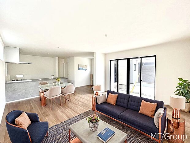 ◆1号棟◆~Living~ 家族の食事や団らんのほか、子どもを遊ばせたり、友人を招いたりするLDKは住まいの中心。長時間過ごす場所だから、その空間は住まい全体の居心地を左右します。※家具はCGです。