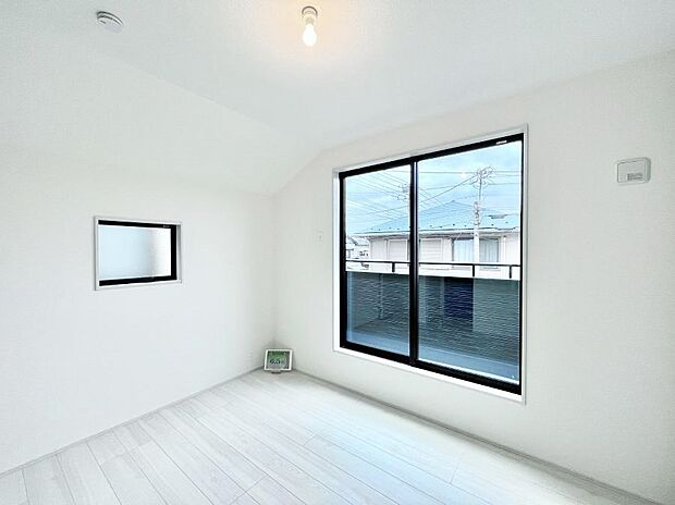 明るいバルコニーサイドに洋室を設置。目覚めの良い寝室に。