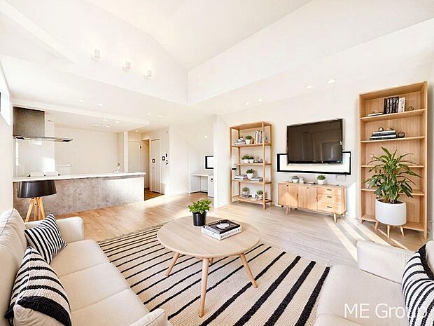 プライバシーも守れる2階リビングは明るく開放感たっぷり! ※家具はCGです