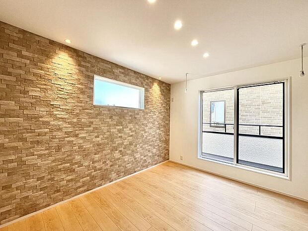 アクセントクロスがお洒落な洋室。2面採光で明るさ&風通し良好!