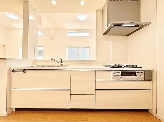 ~Kitchen~ 広くて使いやすいキッチンなら家族でいっしょに料理をつくったり、後片付けも手間なくできちゃいます♪収納もたっぷりあるので、いつもすっきりと清潔な印象を保てます。