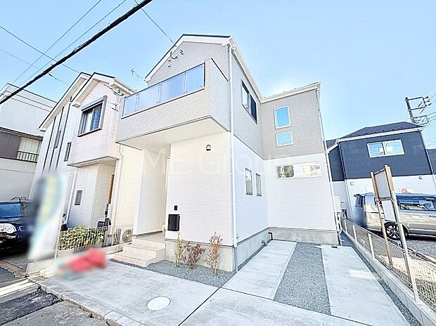 ◆1号棟◆~Exterior~ 一戸建ての大きなメリットは、自分達の「土地」を「自由に」使える事です。ガーデニングやDIY,車やバイクの趣味など様々な用途で利用できます。