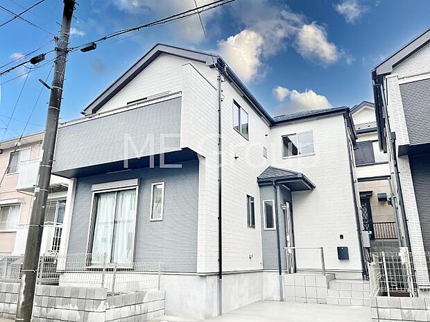 ◆A号棟◆~Exterior~ 京成松戸線「鎌ヶ谷大仏」駅徒歩10分!駅近の利便性と豊かな自然を享受する住環境のもと、彩り豊かな快適な暮らしは家族を笑顔にしてくれそうです。