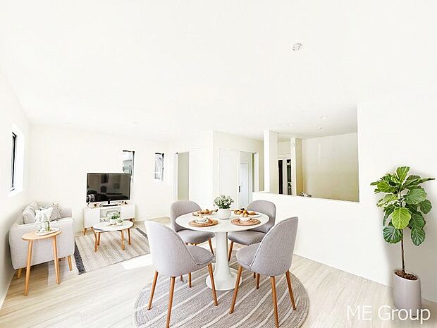 ◆A号棟◆~Living~ 家族の会話や笑顔が行き交うリビングです。大きなソファやダイニングテーブルでゆったり食事をしたりくつろぎたい♪そんな夢が叶えられる空間です!※家具はCGです