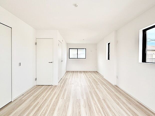 ～Bed Room～　部屋数が多いのが戸建てのメリットです。ご家族が増えたことで手狭に感じていた住まいも戸建てでは各居室プライバシーを保つことができます。住まいにゆとりが生まれ心もリラックスできます♪