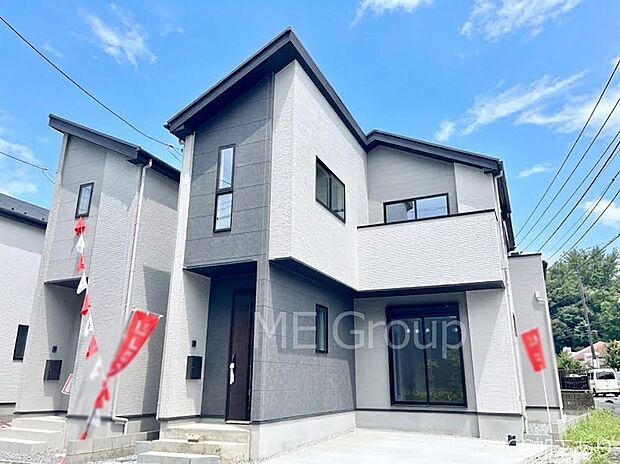 ◆1号棟◆~Exterior~ 角地により陽当り・風通し良好です。うららかな陽射しがどのお部屋にも降り注ぎますように、快適さを追求した間取設計。生活を恵みの豊かな永住の地へと変えてくれます。