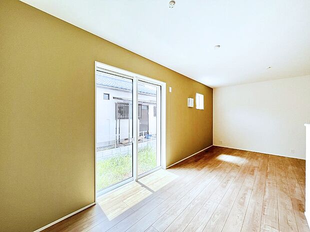 【ダイニング】◆2号棟◆~Living~ 豊かな陽光がこの場所を照らしだす。光溢れるこの空間はみんなの笑顔が集う場所、時を忘れ、つきることのないたわいもない会話を楽しむ時間、たくさんの思いが綴られる場所。