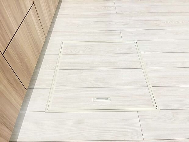 【その他設備(床下収納)】◆2号棟◆床下収納付き!日用品・非常用品の収納にも大活躍。