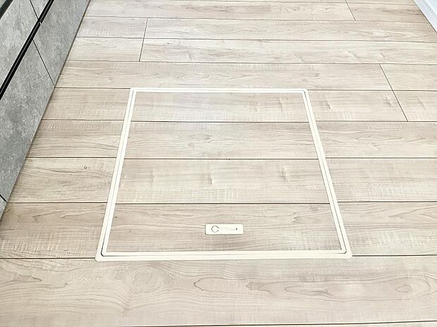 【その他設備(床下収納)】床下収納付き!日用品・非常用品の収納にも大活躍。