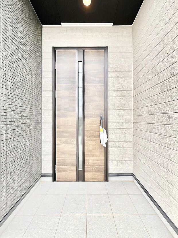 【玄関】大切な家族、来客を出迎える玄関。