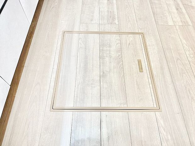 【その他設備(床下収納)】床下収納付き!日用品・非常用品の収納にも大活躍。