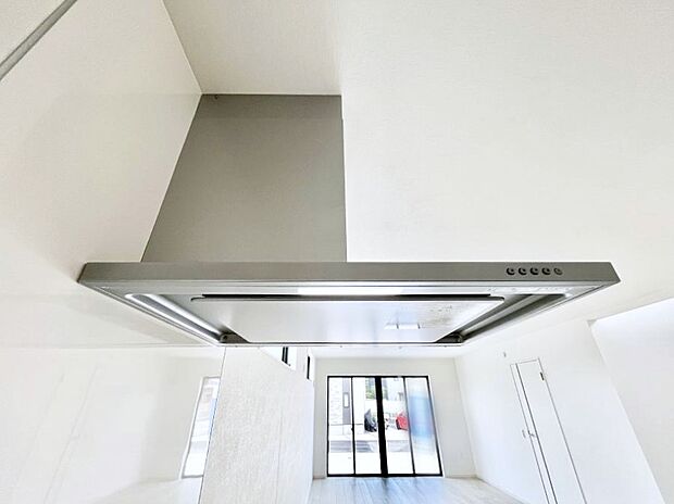【その他設備(レンジフード)】◆1号棟◆基本的なお手入れはフィルターのみ!お手入れのしやすさも魅力です。