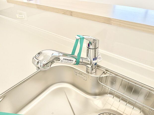 【その他設備(浄水器)】いつでも清潔なおいしいお水を。一つの水栓で水道水と浄水を使い分け。