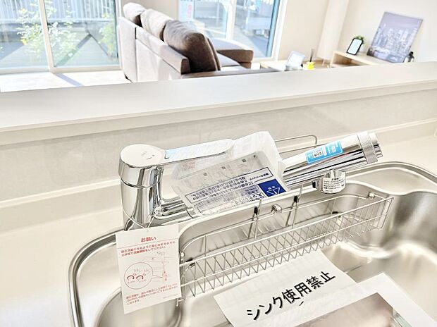 【その他設備(浄水器)】いつでも清潔なおいしいお水を。一つの水栓で水道水と浄水を使い分け。