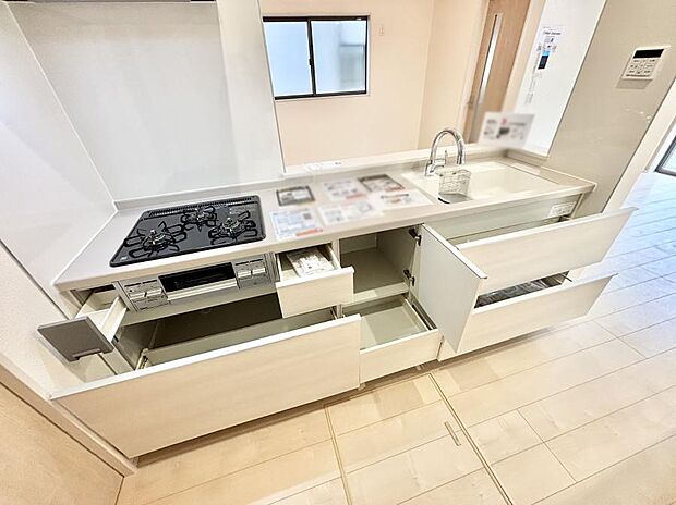 【その他設備(スライド収納)】使いやすさを優先したスライド式収納タイプ!