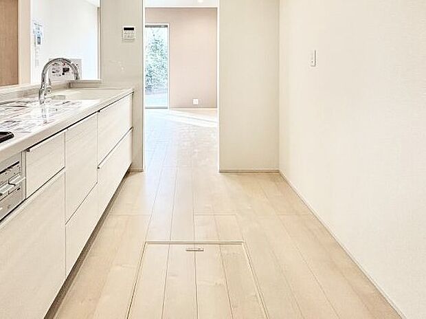 【その他設備(床下収納)】床下収納付き!日用品・非常用品の収納にも大活躍。