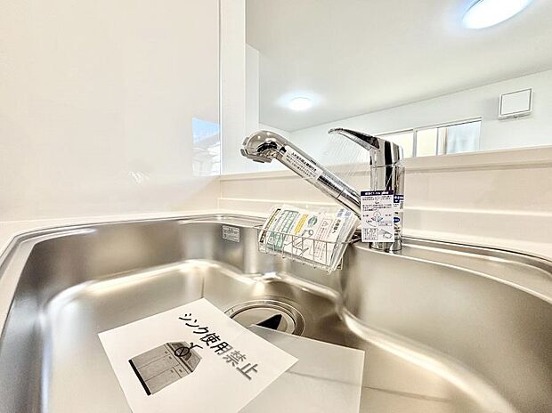 【その他設備(シンク)】広々としたシンクでお料理やお皿洗いもラクラク快適に！