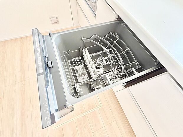 【その他設備(食洗機)】◆1号棟◆面倒なお片づけは食洗機にお任せ!家事の負担が減って、時間にも気持ちにもゆとりができます。