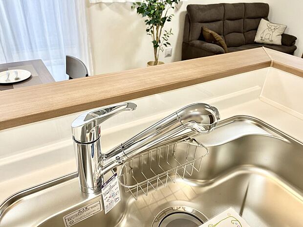 【その他設備(浄水器)】◆A号棟◆いつでも清潔なおいしいお水を。一つの水栓で水道水と浄水を使い分け。