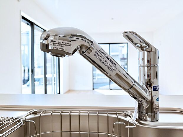 【その他設備(浄水器)】いつでも清潔なおいしいお水を。一つの水栓で水道水と浄水を使い分け。