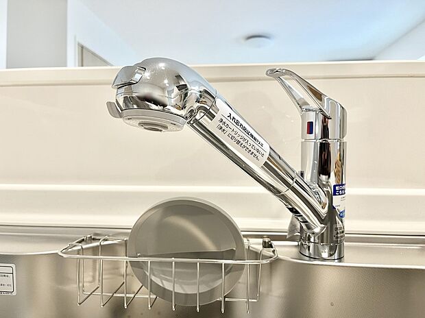 【その他設備(浄水器)】いつでも清潔なおいしいお水を。一つの水栓で水道水と浄水を使い分け。