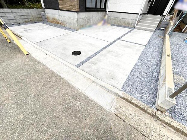 【駐車場】◆1号棟◆~Parking~ 駐車場2台置けます!(車種による)自転車置き場や物置場として、お子様の遊ぶスペースとして、ゆとりある敷地だからこそ可能な多用途にご利用いただけるスペースです。