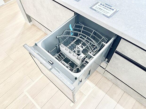 【その他設備(食洗機)】◆1号棟◆面倒なお片づけは食洗機にお任せ!家事の負担が減って、時間にも気持ちにもゆとりができます。